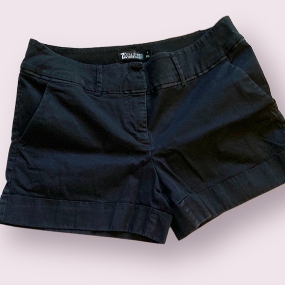 𝅺New York and Company 7th Avenue Design Studio Shorts Black Size 8 - Picture 10 of 10